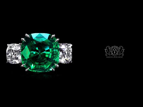 Leon Megé three-stone ring with a Colombian emerald and True Antique™ cushion diamonds r6432