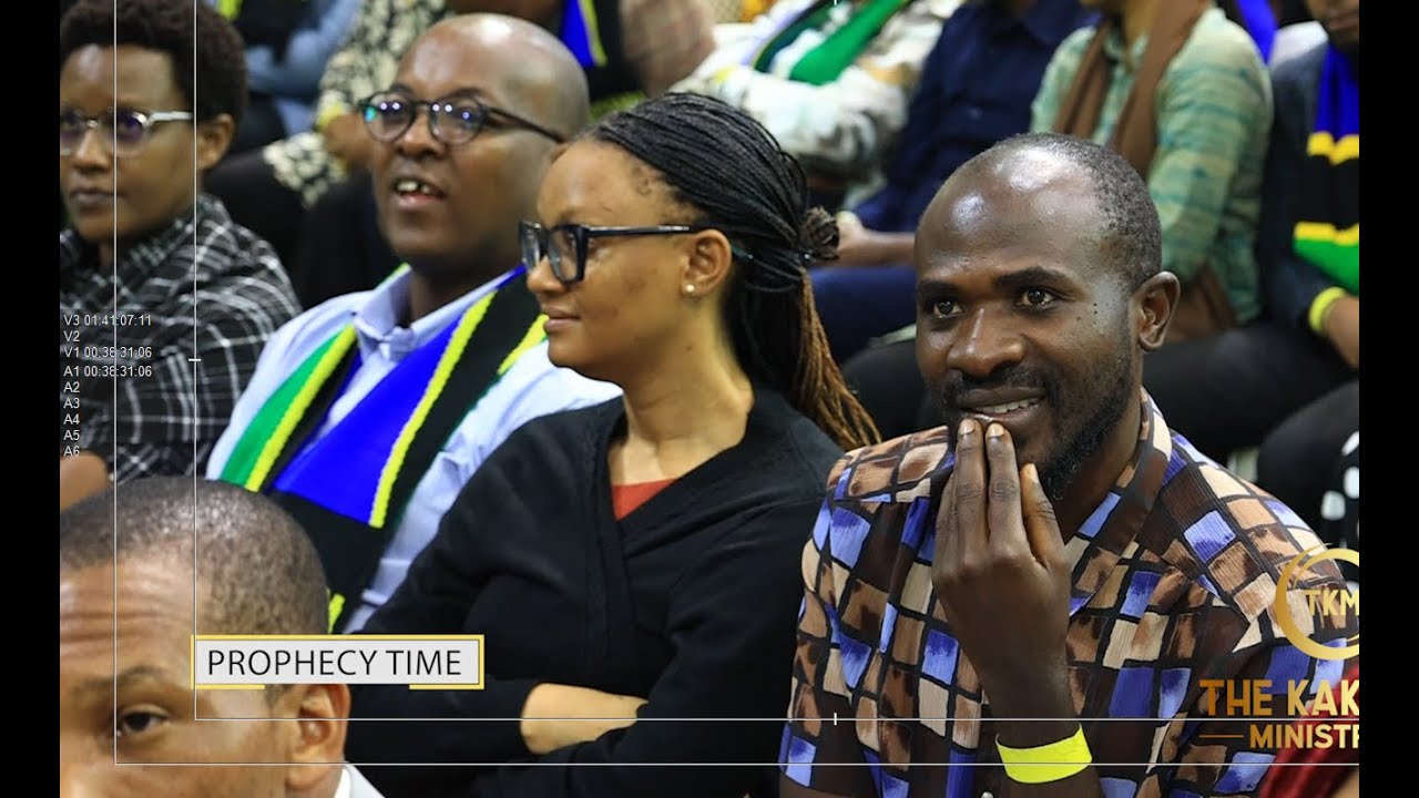 AMAZING ONE ON ONE  PROPHECY MOMENT WITH PROPHET KAKANDE.#kakandeministries #subscribe