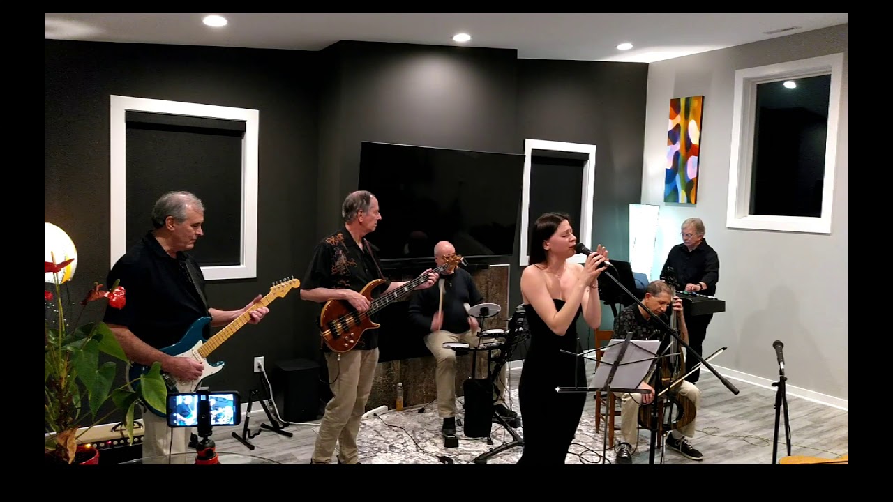 180's Sara Minelli singing Eppure Sentire