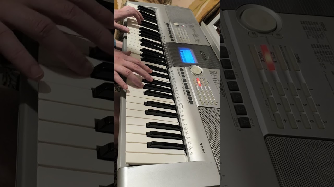 Обучаюсь игре на синтезаторе (сентябрь 2025)