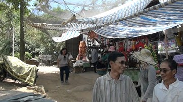 Tượng phật Di Lặc núi Cấm