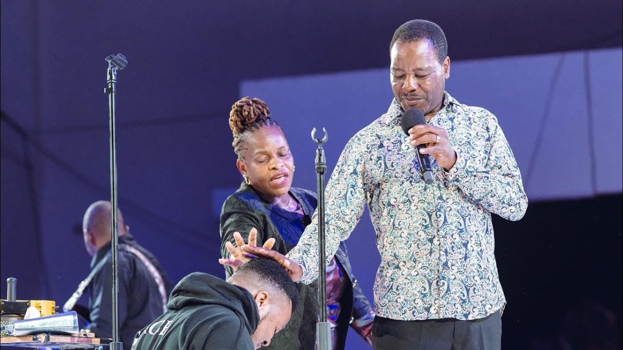 Minister Linos and The Charambas full video Moyo wangu Live on stage. 