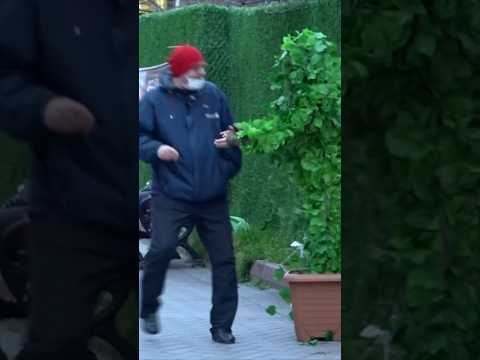 Dayı Parayı Götürdü 😂 Ağaç Adam Şakası videomuzdan #shorts #komedi #funny #prank #bushmanprank thumbnail