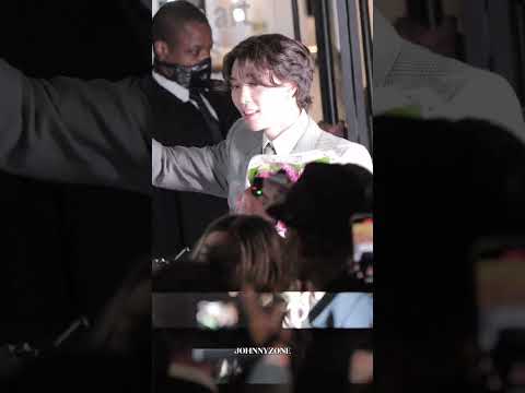 230214 THOM BROWNE × JOHNNY SUH @ NYFW (톰브라운 쟈니 뉴욕 패션위크 퇴근길 세로버전)