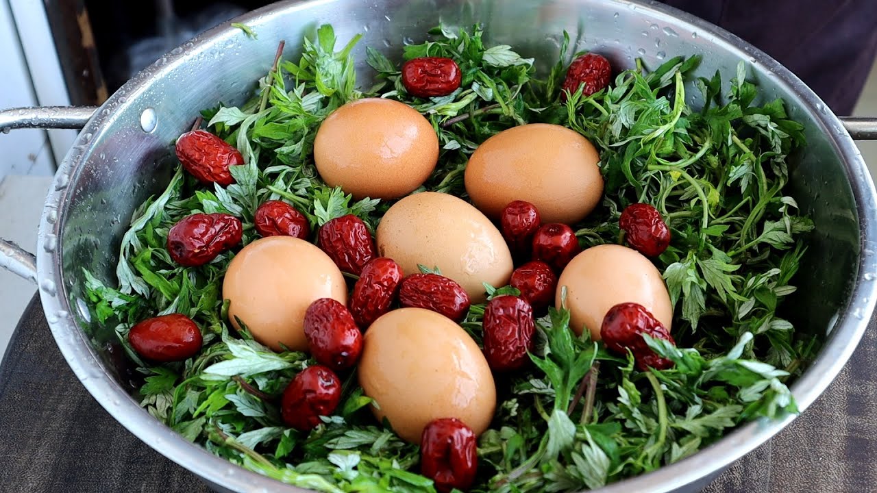 ⁣艾葉煮雞蛋，原來有這麼多的好處，可惜很多人不知道，好吃又健康Boiled eggs with mugwort leaves, many benefits, delicious and healthy