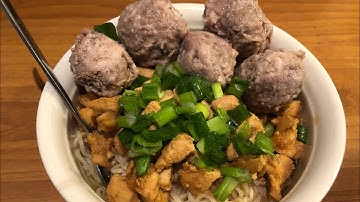 Bikin bakso daging rusa campur dengan daging ayam.