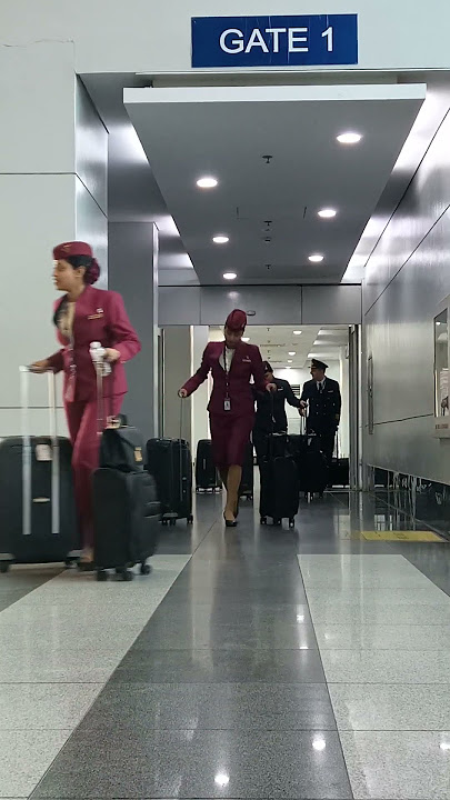 PILOT cabin crew at QATAR AIRWAYS #cabincrew #flightcrew #qatarairways #youtubeshorts #gatchie