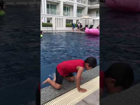 Kantary Hills hotel pool Chiang Mai July 2017