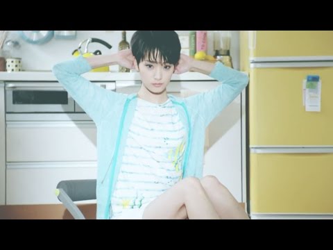 剛力彩芽、話題の“腹筋CM”出演！巨大鉄球の直撃も「ワンダーコア スマート」倒れるだけで・収納編CM本編＆メーキング