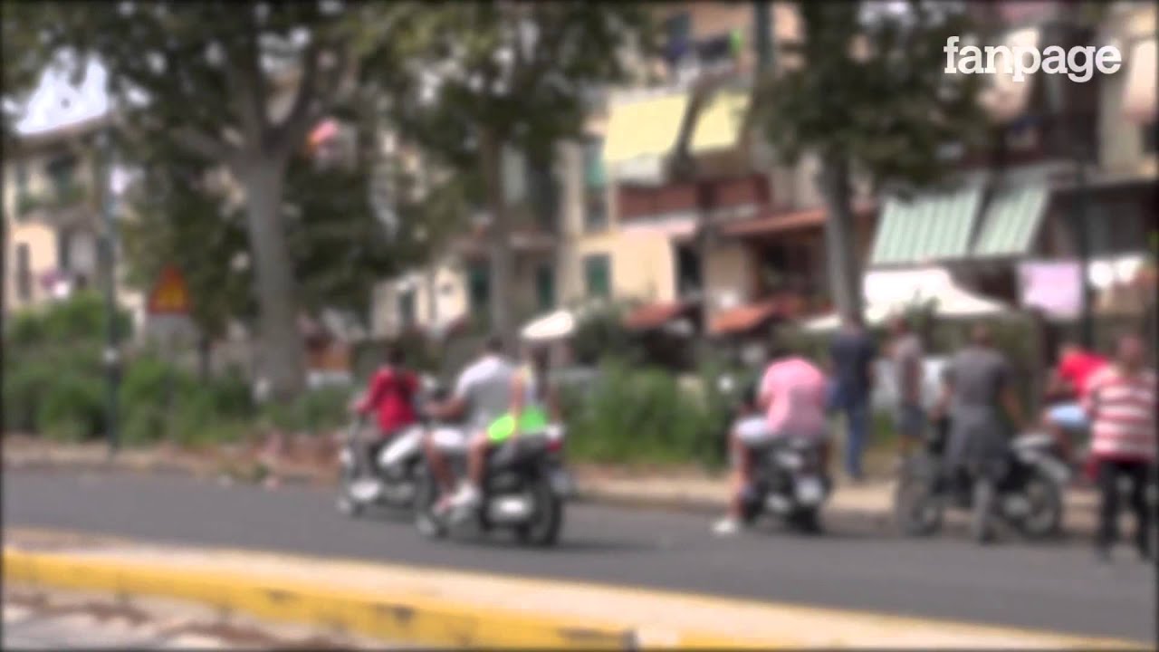 Rione Traiano, sul luogo della tragedia tutti in moto senza casco