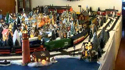 Atlas O Scale 2 Rail Christmas Layout running Atlas F-9 Western Pacific