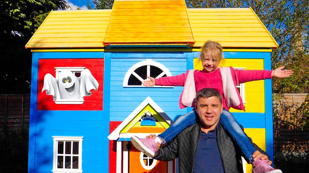 Stacy y papá encontraron una casa extraña con juguetes. - YouTube