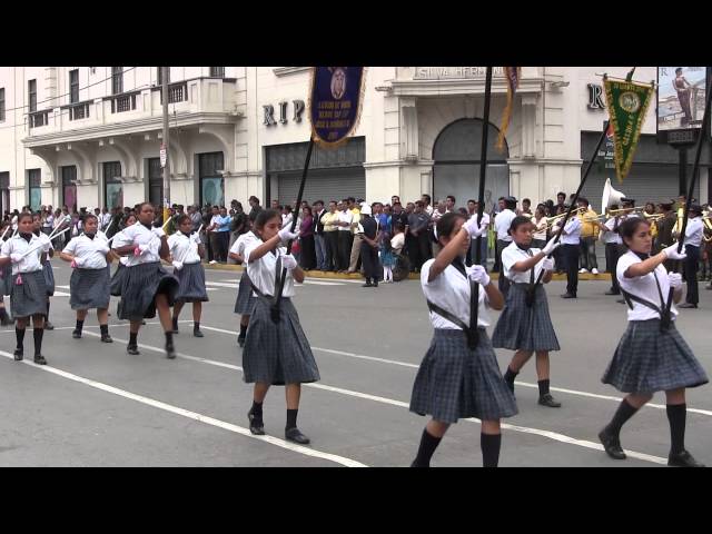 COLEGIO DE EMPRENDEDORES GAJEL EN EL IZAMIENTO DEL PABELLÓN NACIONAL class=