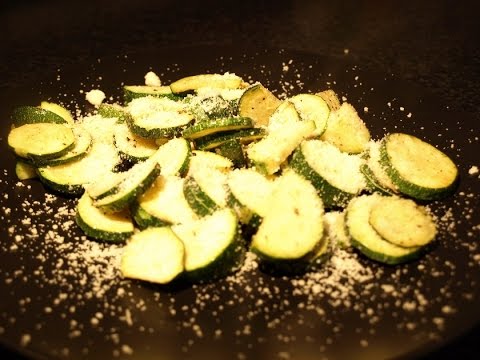 Heute habe ich ein super schnelles und leckeres Gemüse Rezept für euch mit Zucchini Zutaten: 4 Zucch. 