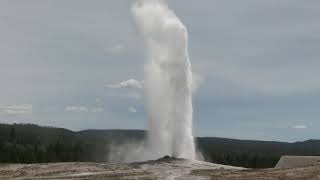 USA・イエローストーン国立公園　オールドフェイスフル間欠泉・The old faithful geyser at Yellow stone Nat. park USA. 15June2015