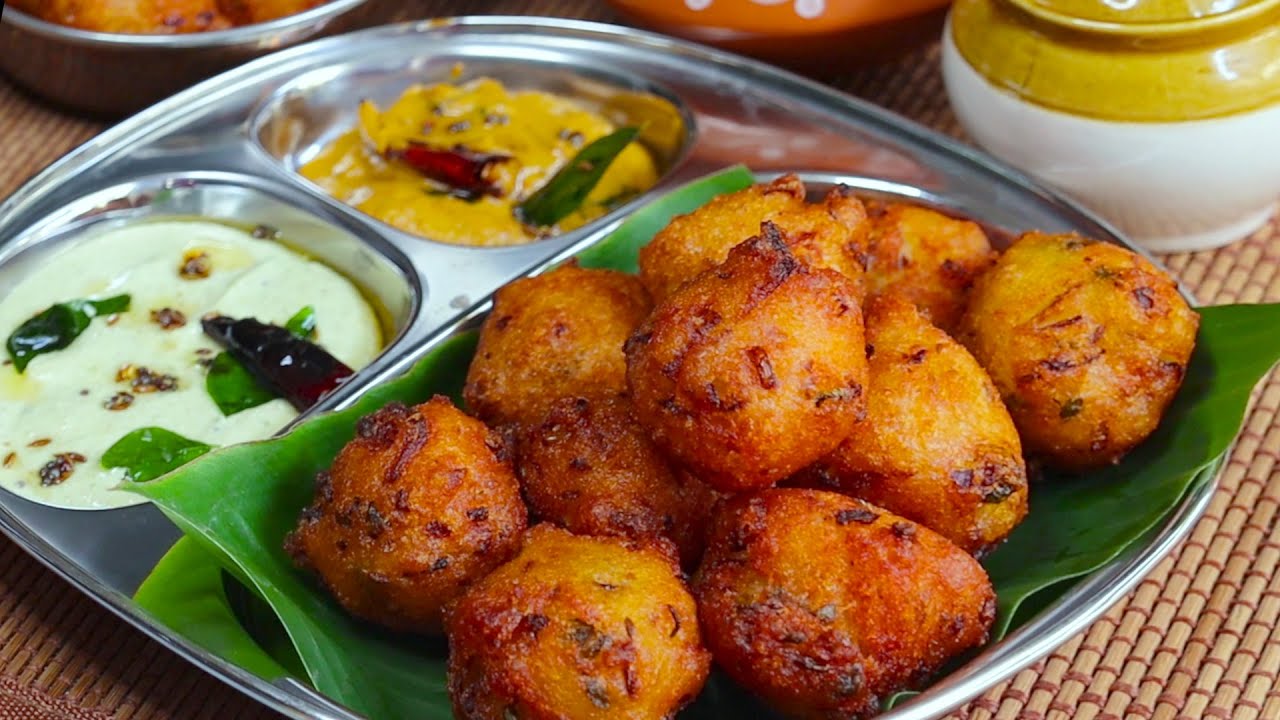 స్ట్రీట్ స్టైల్ చట్నీలతో బండిమీద దొరికే ఇడ్లీ పిండి బొండాలు👉సూపర్ టిఫిన్😋👌Onion Bonda With Chutney👍