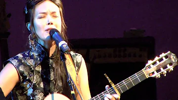 Tina Malia - "Apenas Sale Aurora" LIVE from India.Arie & Idan Raichel's "Open Door" Concert