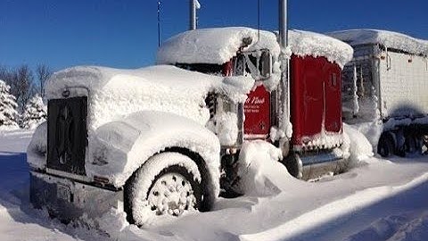 BIG DIESEL ENGINES COLD STARTING UP AND SOUND 💨