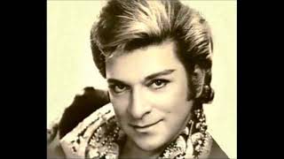 Zeki Müren   Zencir-i aşkın dil-bestesiyim (arapgirlisaffet)