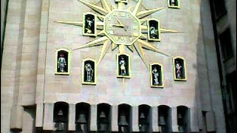 Brussels Clock bell chimes at 10.45am