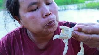 survival in the rainforest-women found big head animal in river -Eating delicious HD