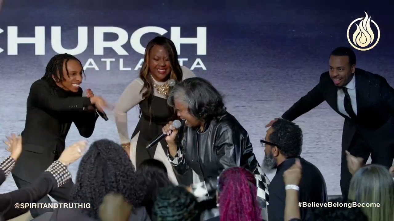 🔥 Pastor Mark Moore & His Mother Dr. Shirley Moore Just TAG TEAMED This Old School Medley! (CHURCH!)