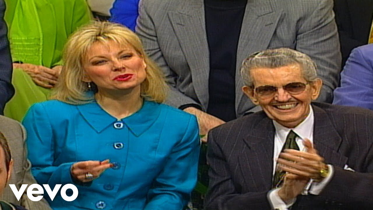 Bill & Gloria Gaither - Looking for a City (Live) Bill & Gloria Gaither - Looking for a City (Live)