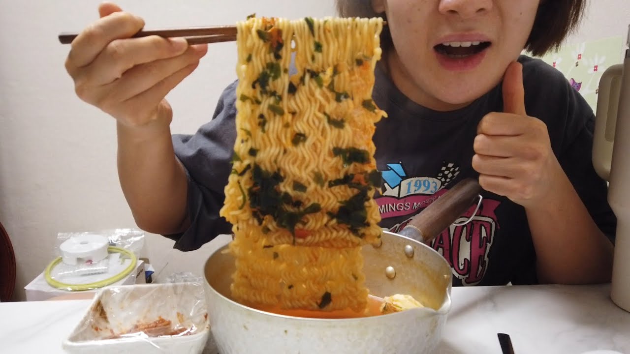 중간이 없는 극단적인 으른여자의 브이로그🔥🔥 함께보시져😎😎 (라면먹방 역대급맛있는김치찜 다시만난감자면 미역국)