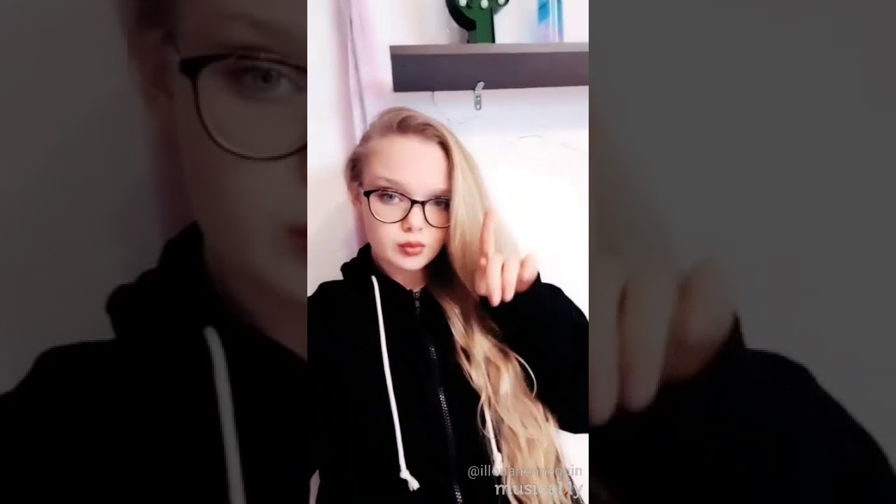 Et J'attache Mes Cheveux A La