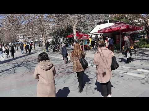 Οι πρώτες στιγμές στην Κεντρική Πλατεία της Λάρισας μετά τον ισχυρό σεισμό