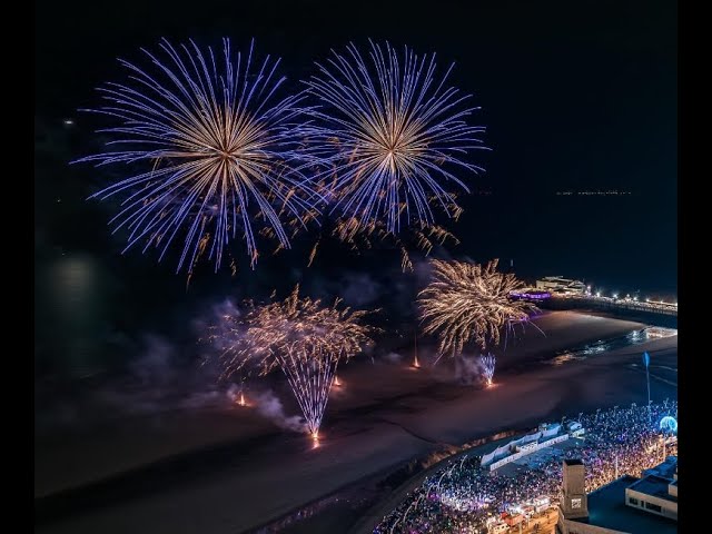 Comune di Vieste - 🎇🎆‼️ FUOCHI PIROTECNICI DI FERRAGOSTO ‼️🎆🎇 Come ogni  estate, a Vieste, tornano i fuochi d'artificio. I bellissimi spettacoli  pirotecnici illuminano la nostra cittadina. Ma dove vedere i fuochi