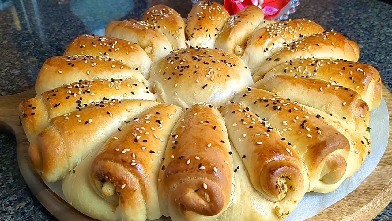 فطيرة دوار الشمس بالجبن ،عجينة كالغيمة بأسهل طريقة-Sunflower Cheese Bread,Fluffy And Delicious