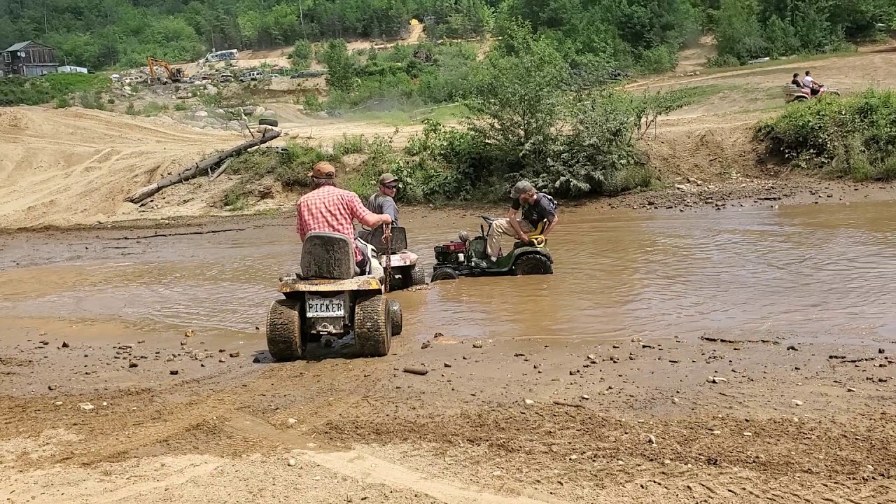 Lawnmower mudding - YouTube