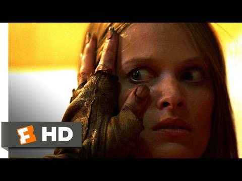 The Hills Have Eyes (2/5) Movie CLIP - Lizard Attacks (2006) HD