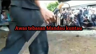 Pencak silat Kalimantan kuntau teratai Muning tebasan mandau