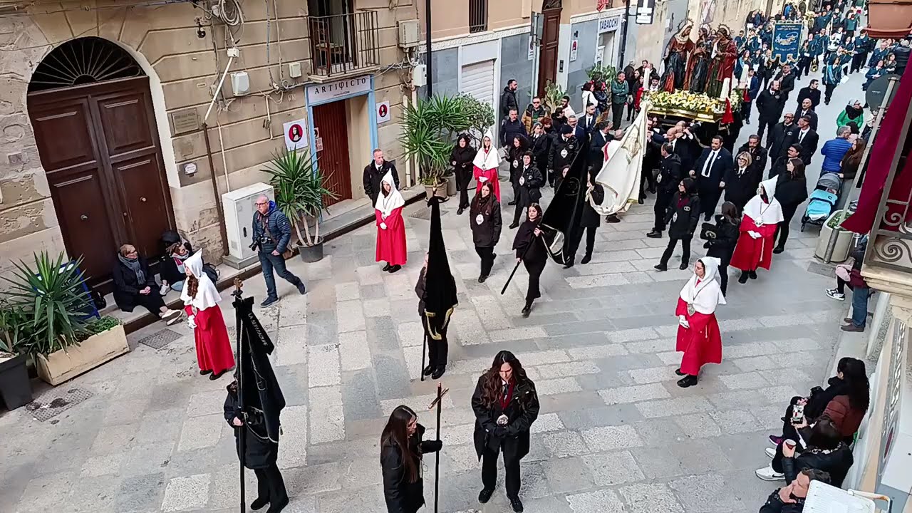 Sabato Santo Processione dei Misteri di Trapani 2025 - passaggio in Corso Vittorio Emanuele