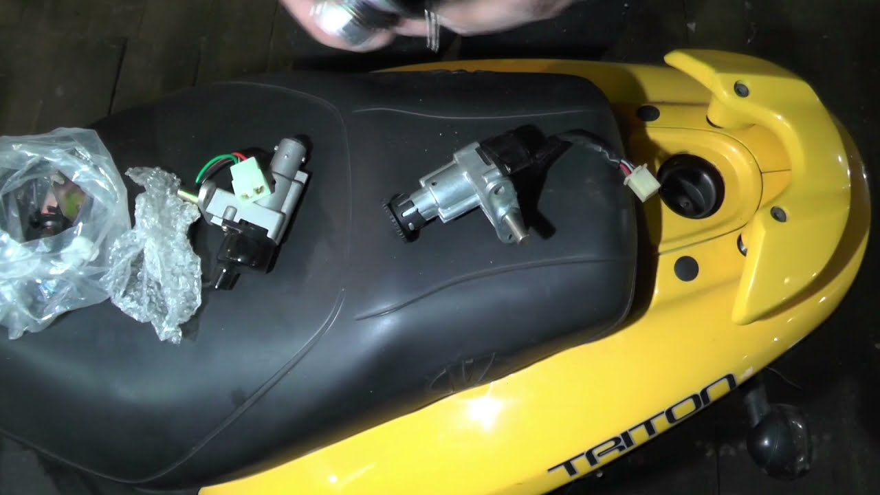 как поменять замки на скутере