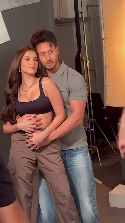 Download lagu Baaghi 4: Akeli Laila (Song)| Tiger S, Sonam B, Sanjay D |Payal, Aditya, Paradox |Sajid N,A. Harsha