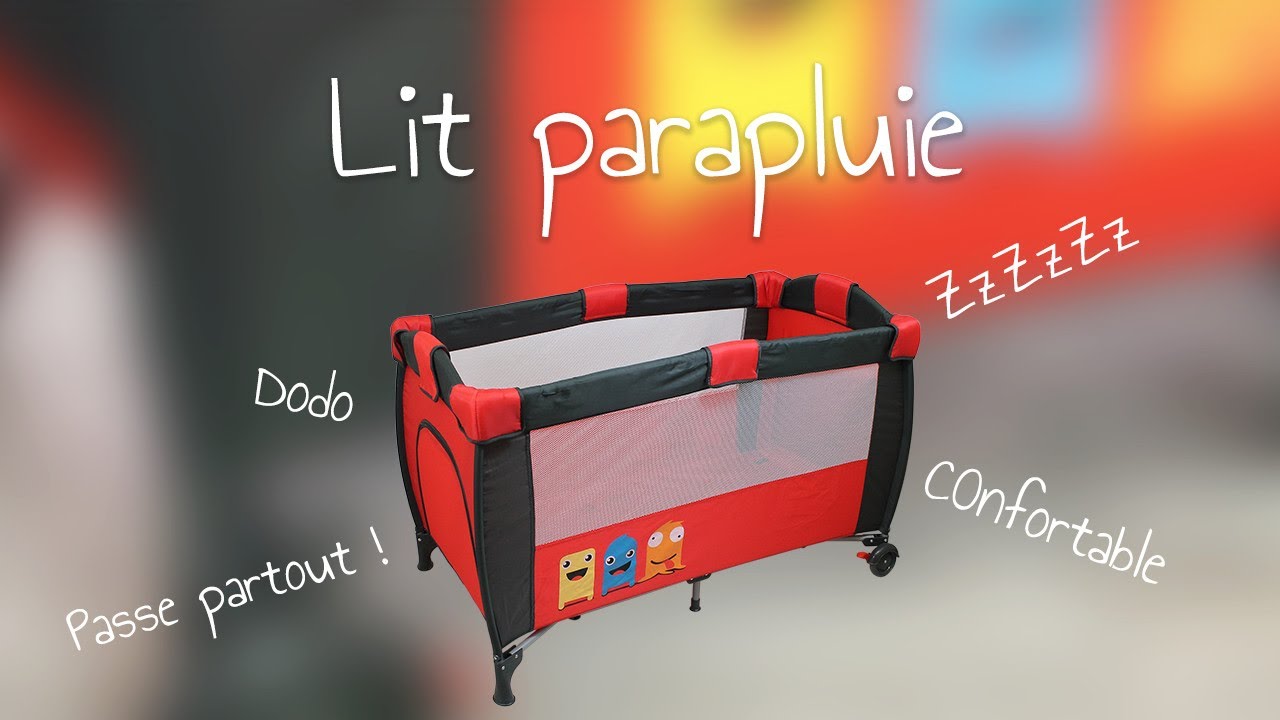 Lit parapluie Monsieur Bébé avec matelas, table à langer, jouets