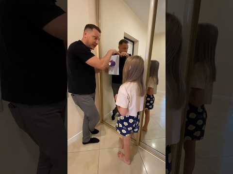 Хитрый научный розыгрыш. Как стакан отражается в зеркале за листом бумаги?