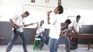 Superman Is Dead - Bulan Dan Kesatria (LOL Version)