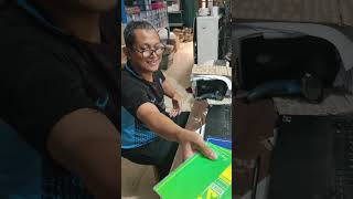 Biasanya beliau kasbon, tapi kali ini karena ada barang baru beliau bayar cash seluruhnya