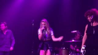 Olivia Holt performing new song "Pick Up the Pieces"