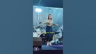 Dia punya goyang bikin abang bimbang.. Goyang Inul - Balqis BH Band