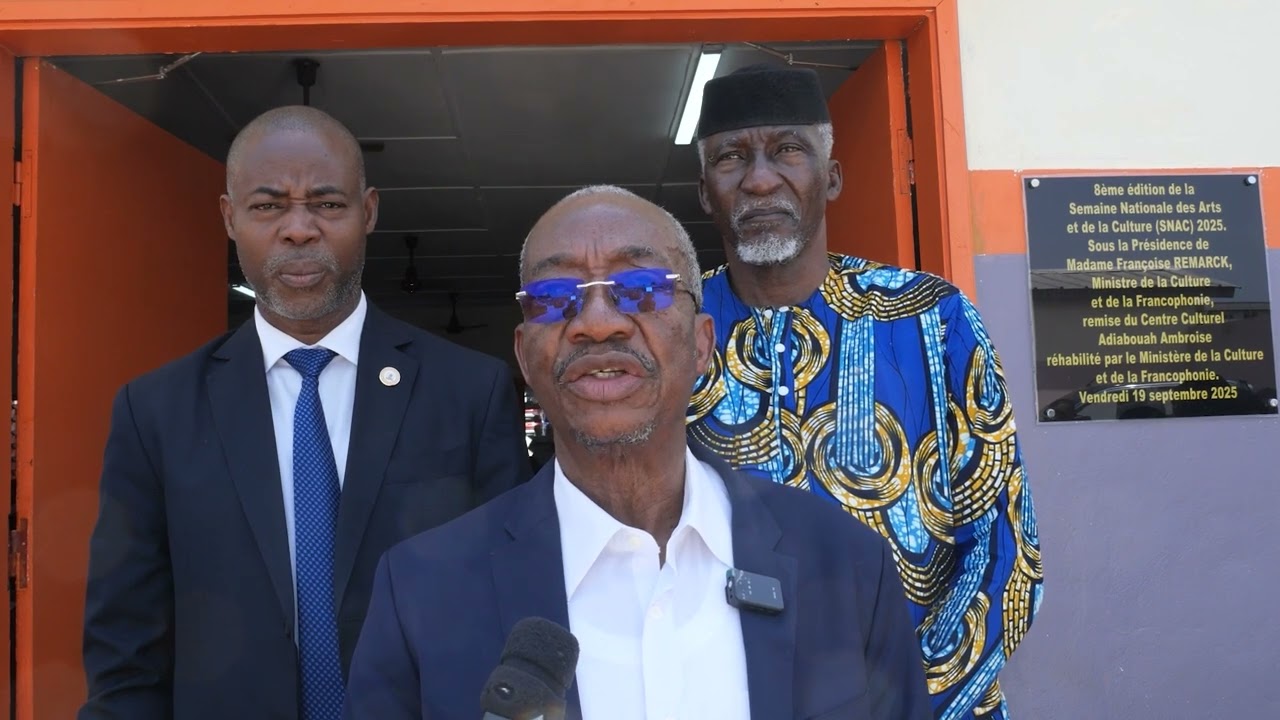 Le Premier ministre Robert Beugré Mambé fait des dons aux communautés musulmanes et chrétiennes