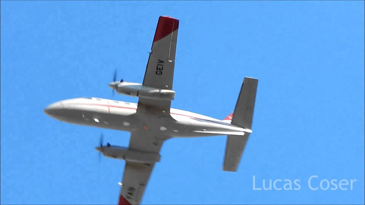[HD] GEIV Hawker 800XP e EMB 110 Bandeirante low pass 09L YouTube