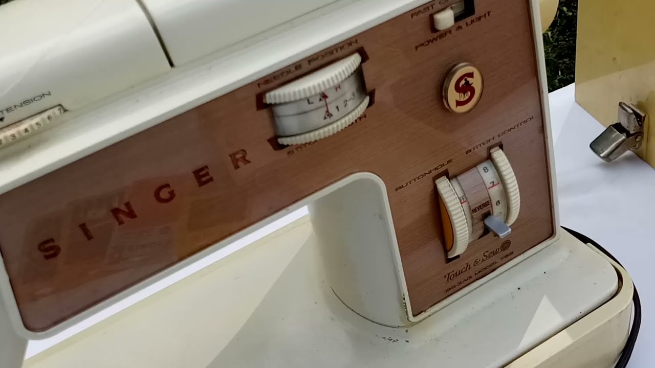 VINTAGE SINGER ZIG ZAG MODEL 758 TOUCH N SEW SEWING MACHING w/ FOOT PETAL & EXTRA'S