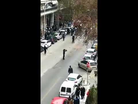 Φασίστες και αστυνομία συνεργάζονται κατά την επίθεση στην κατάληψη «Σχολείο»