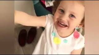 Şehit Kızı Babasının Fotoğrafına Koştu