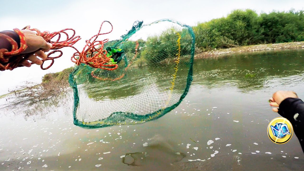 A true fishing experience with an Atarraya catching shrimps in the river 